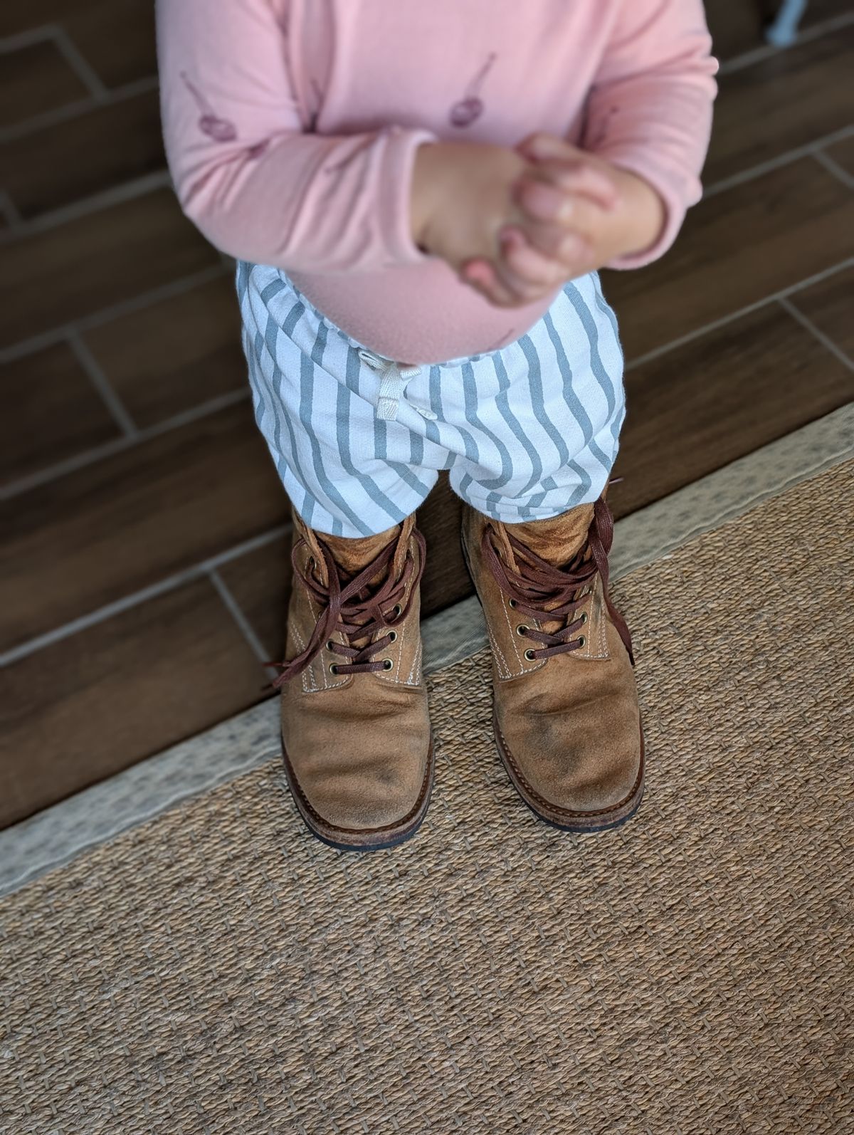 Photo by hiimhoan on January 10, 2026 of the Akito Boondockers in Horween Natural Latigo Roughout.