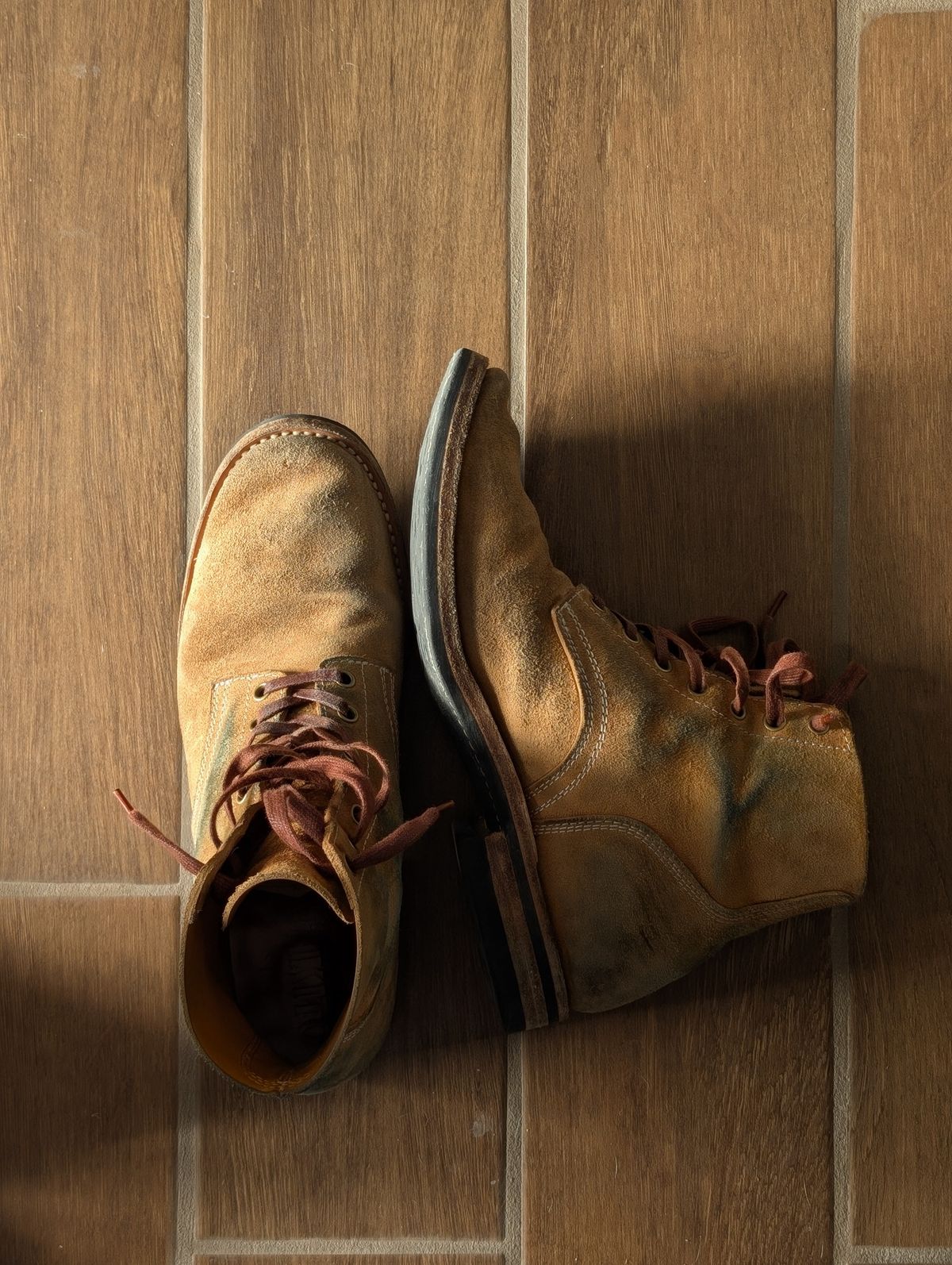 Photo by hiimhoan on February 4, 2026 of the Akito Boondockers in Horween Natural Latigo Roughout.