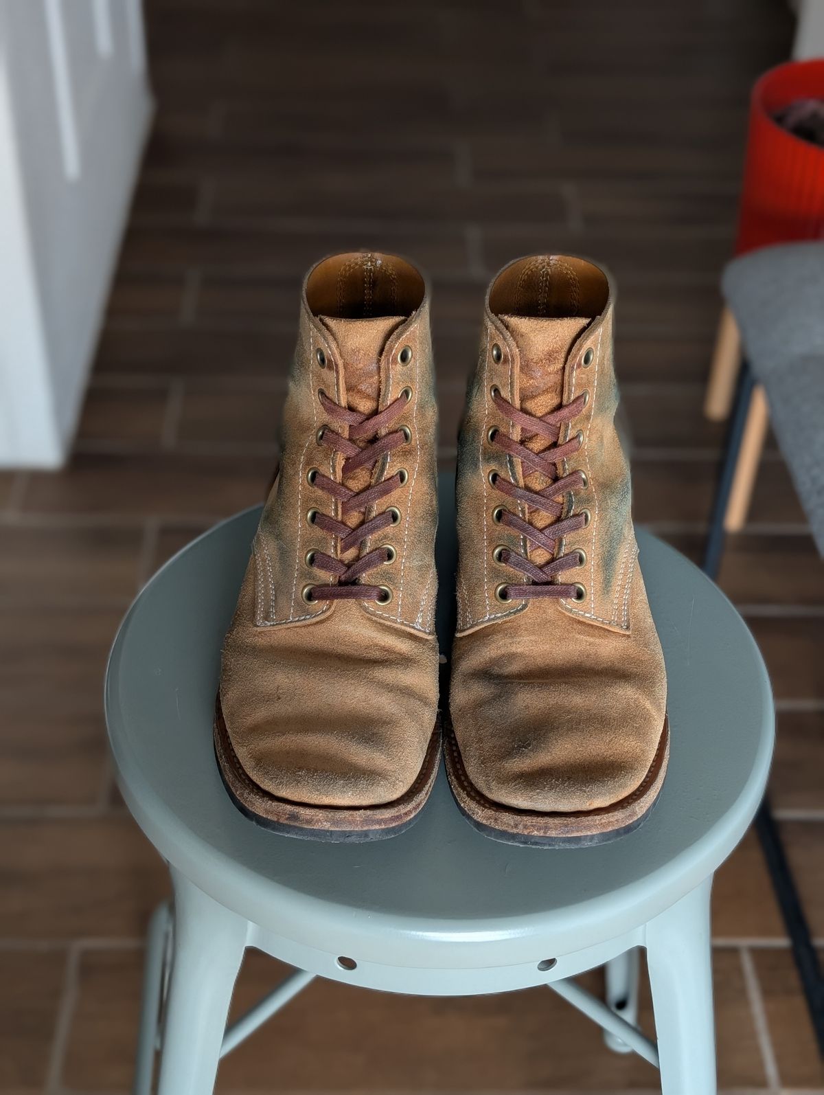 Photo by hiimhoan on February 3, 2026 of the Akito Boondockers in Horween Natural Latigo Roughout.