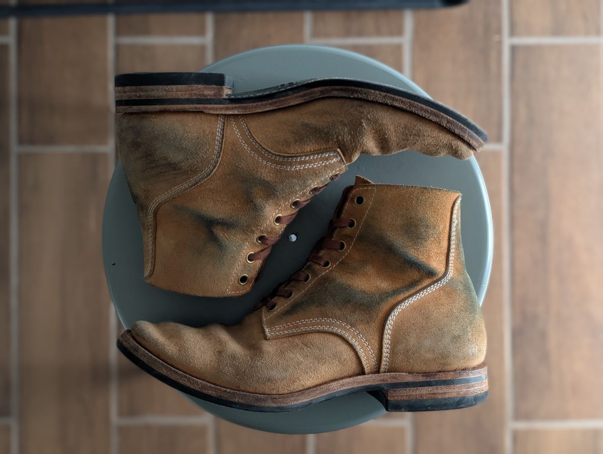 Photo by hiimhoan on February 3, 2026 of the Akito Boondockers in Horween Natural Latigo Roughout.