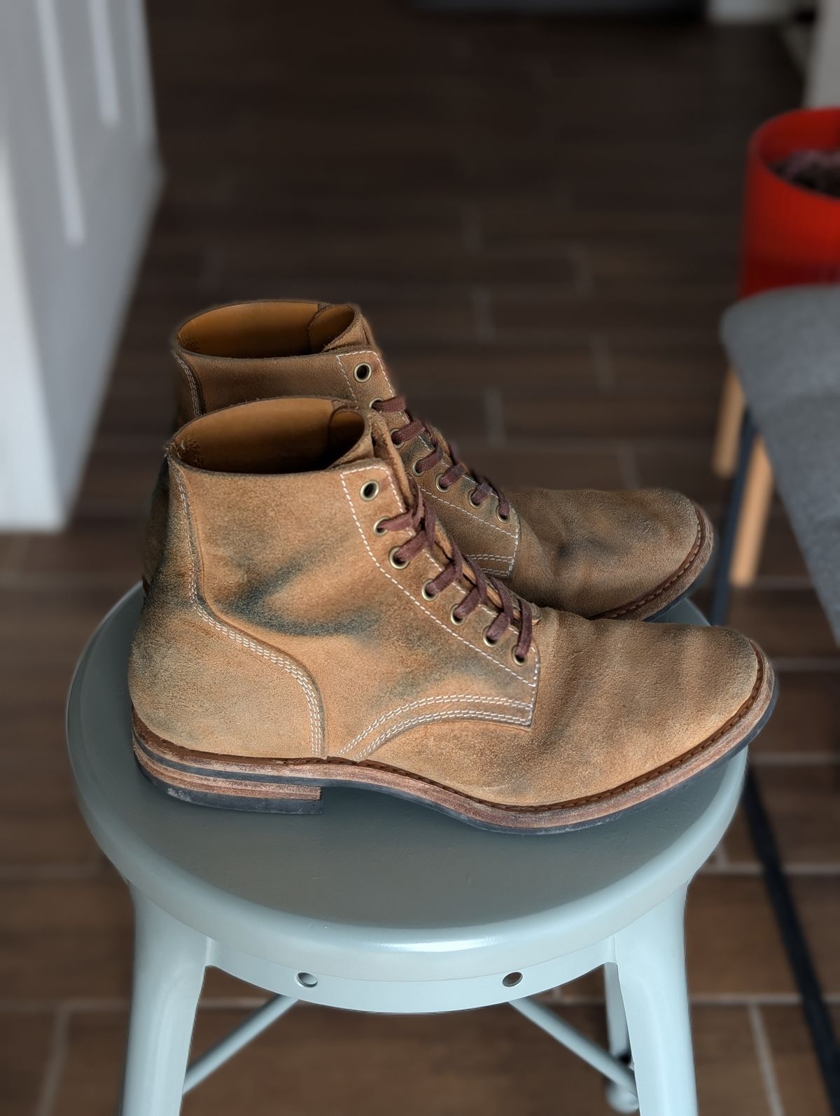 Photo by hiimhoan on February 3, 2026 of the Akito Boondockers in Horween Natural Latigo Roughout.