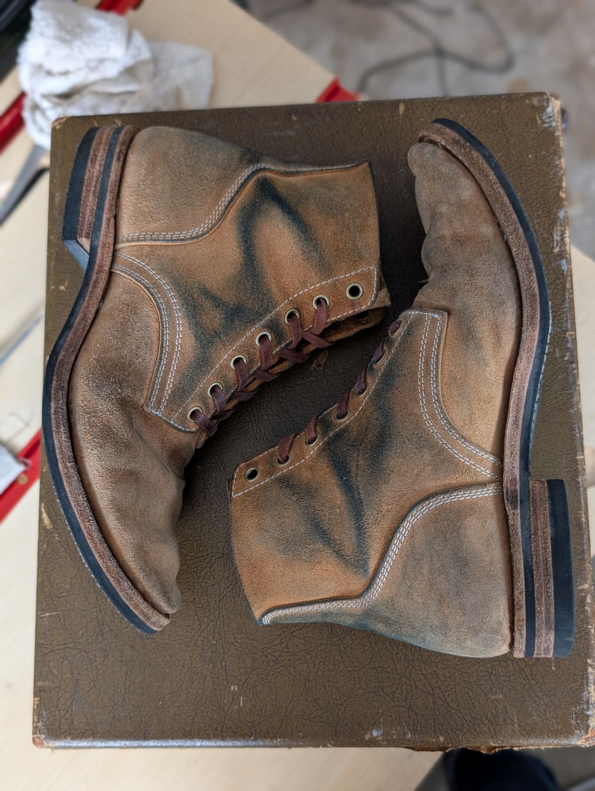 Photo by hiimhoan on March 1, 2026 of the Akito Boondockers in Horween Natural Latigo Roughout.