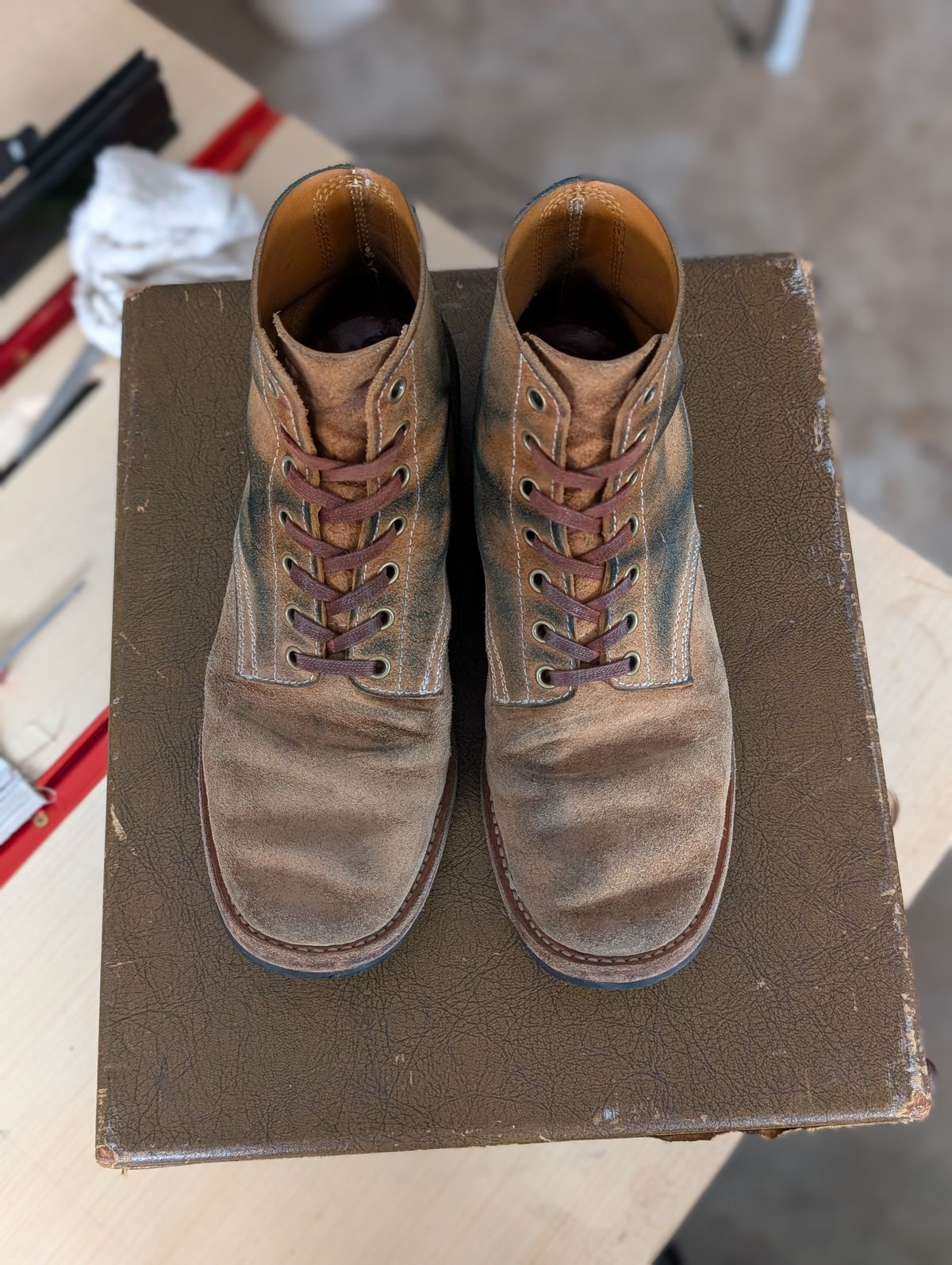 Photo by hiimhoan on March 1, 2026 of the Akito Boondockers in Horween Natural Latigo Roughout.