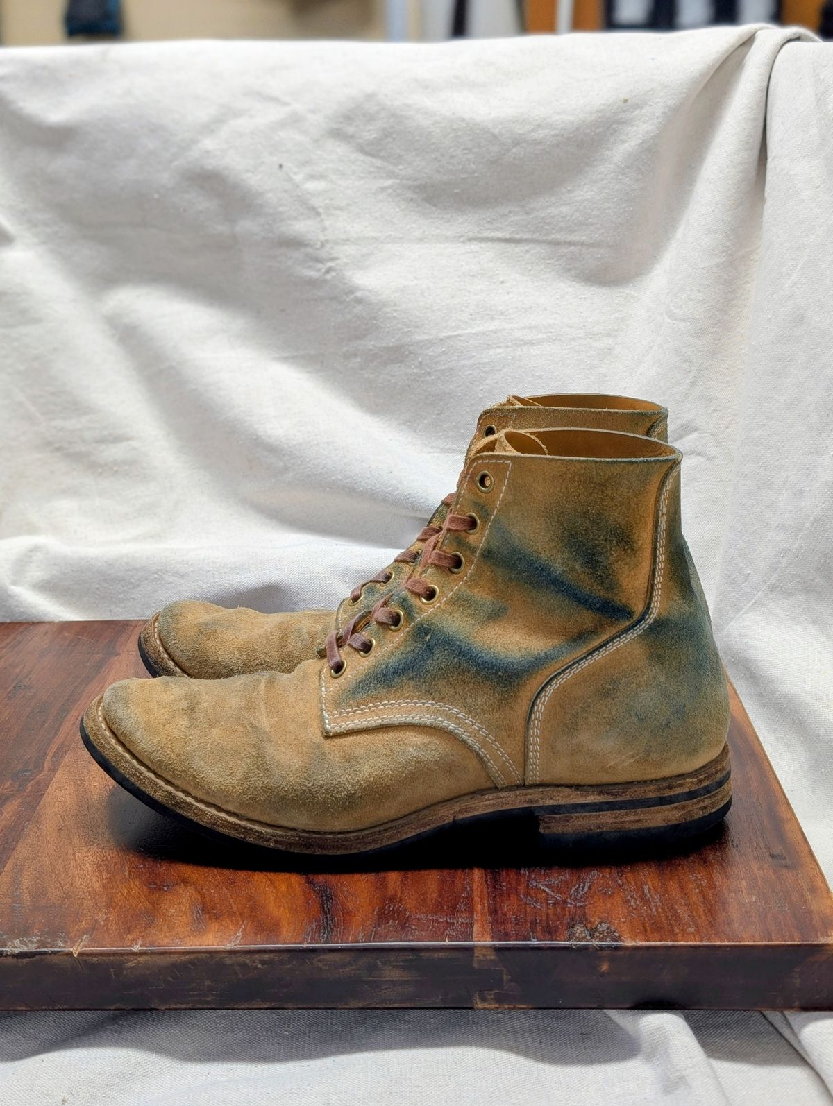 Photo by hiimhoan on April 4, 2026 of the Akito Boondockers in Horween Natural Latigo Roughout.