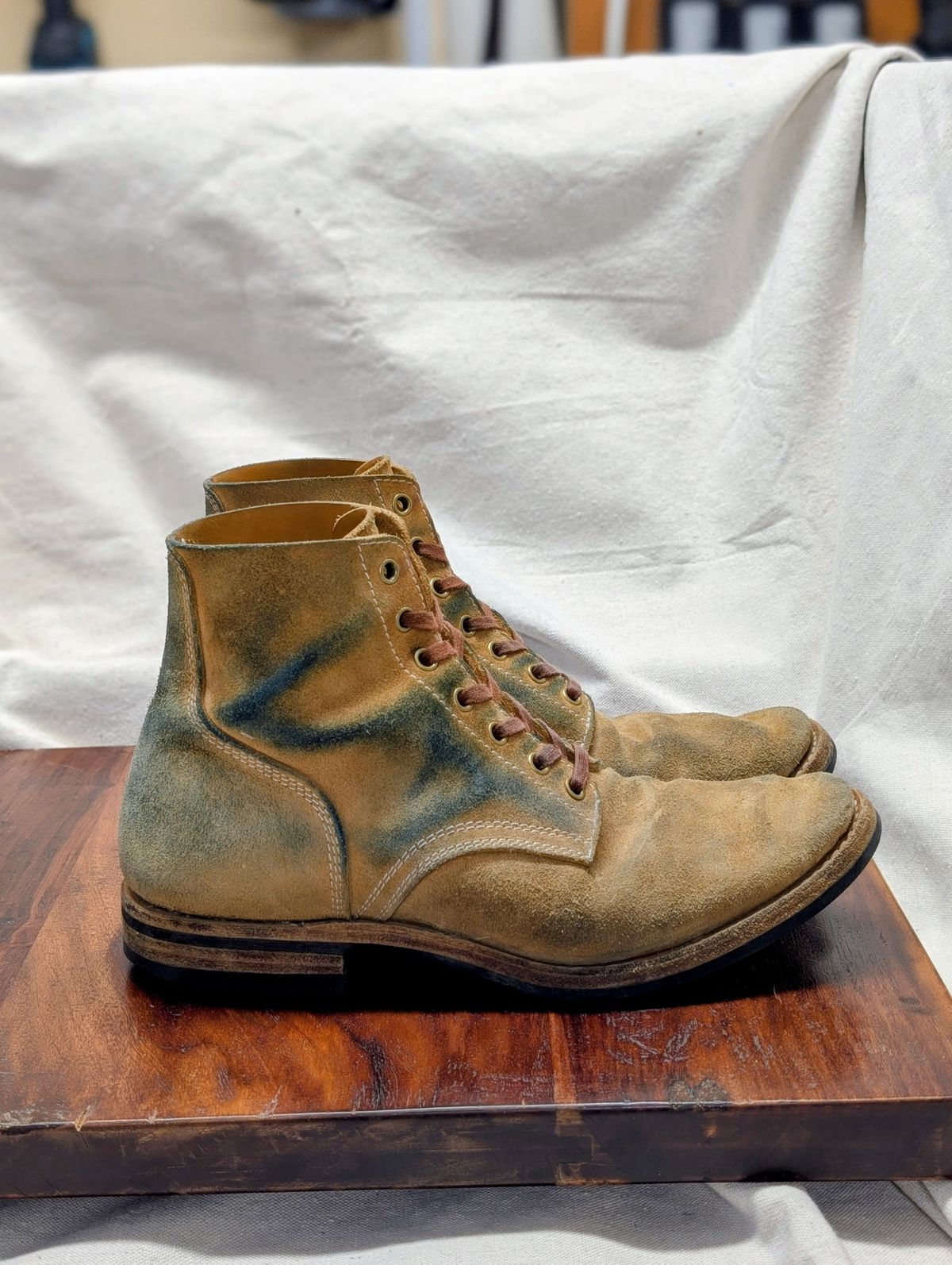 Photo by hiimhoan on April 4, 2026 of the Akito Boondockers in Horween Natural Latigo Roughout.