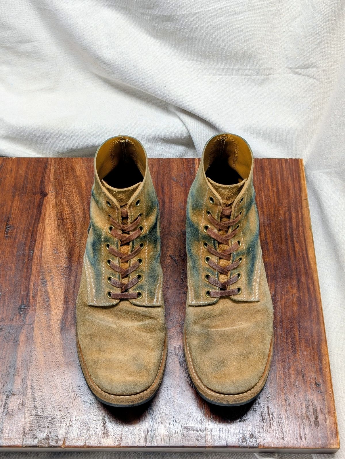 Photo by hiimhoan on April 4, 2026 of the Akito Boondockers in Horween Natural Latigo Roughout.