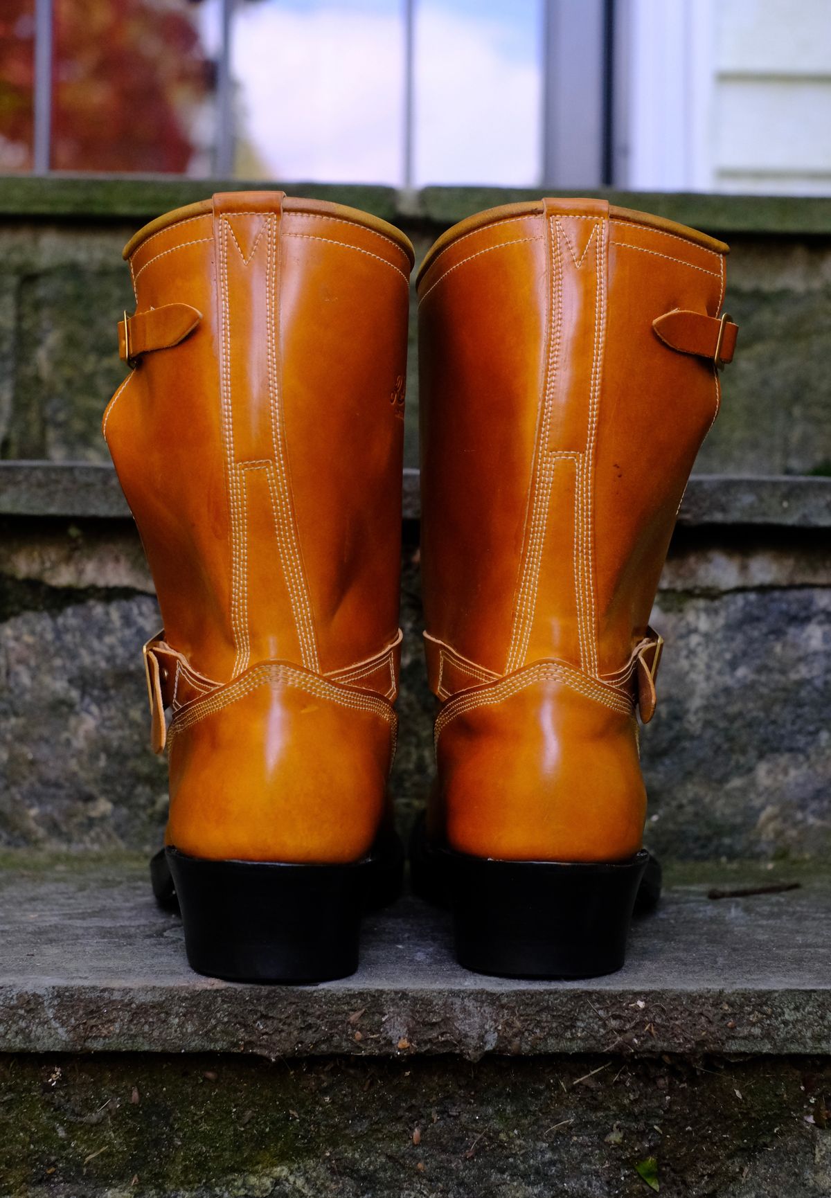 Photo by jononono on October 2, 2023 of the Role Club Engineer Boots in Horween Amaretto Shell Cordovan.
