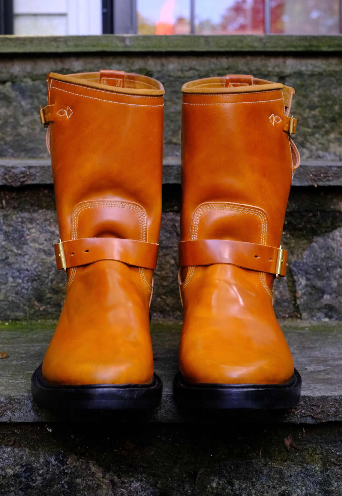 Photo by jononono on October 2, 2023 of the Role Club Engineer Boots in Horween Amaretto Shell Cordovan.