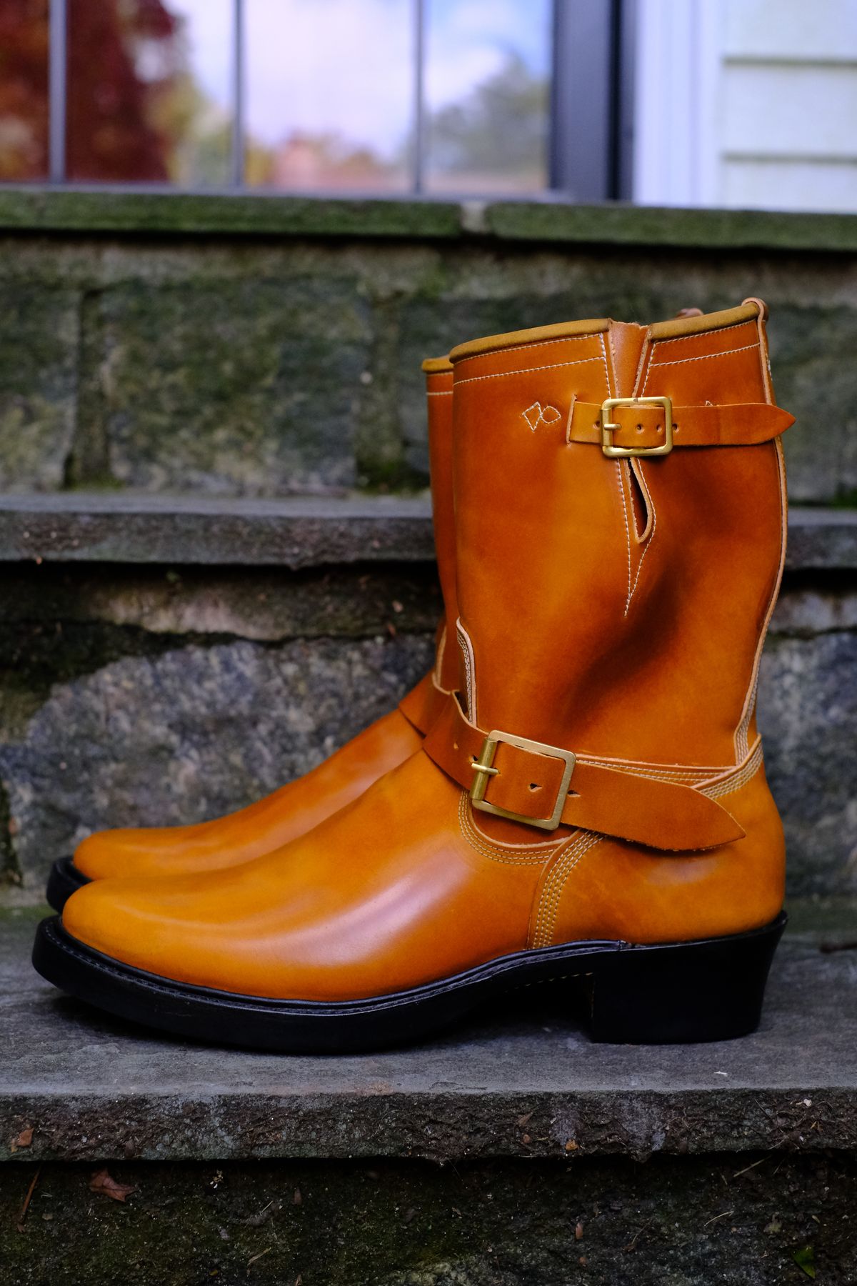 Photo by jononono on October 2, 2023 of the Role Club Engineer Boots in Horween Amaretto Shell Cordovan.