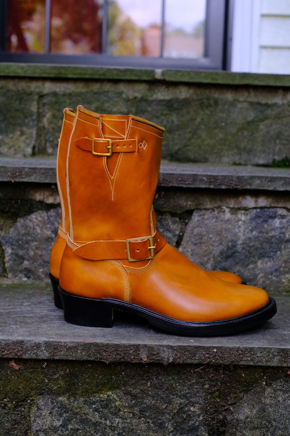 Photo by jononono on October 2, 2023 of the Role Club Engineer Boots in Horween Amaretto Shell Cordovan.