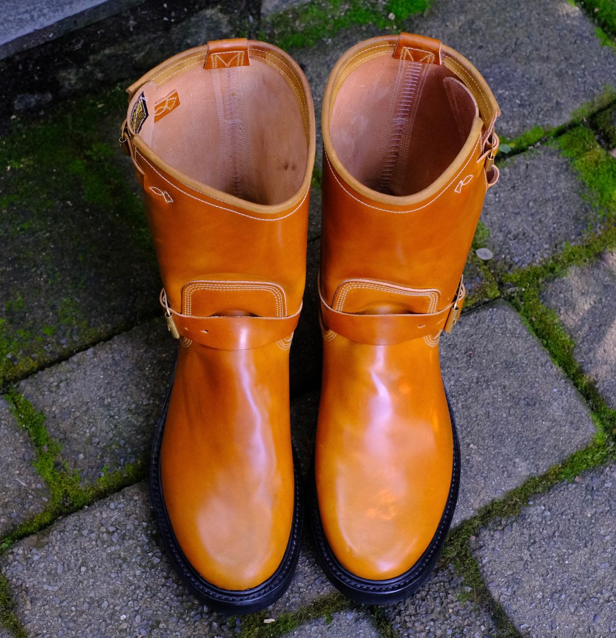 Photo by jononono on October 2, 2023 of the Role Club Engineer Boots in Horween Amaretto Shell Cordovan.
