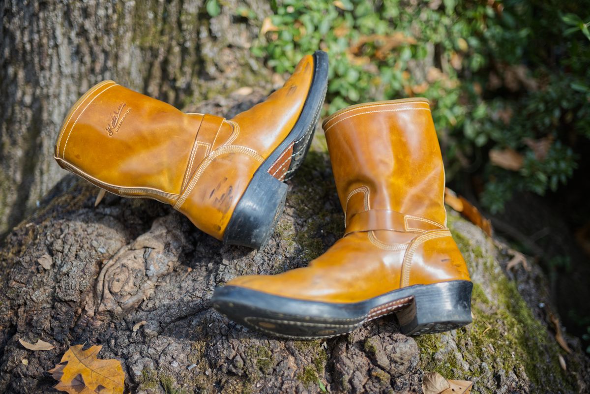 Photo by jononono on November 5, 2023 of the Role Club Engineer Boots in Horween Amaretto Shell Cordovan.
