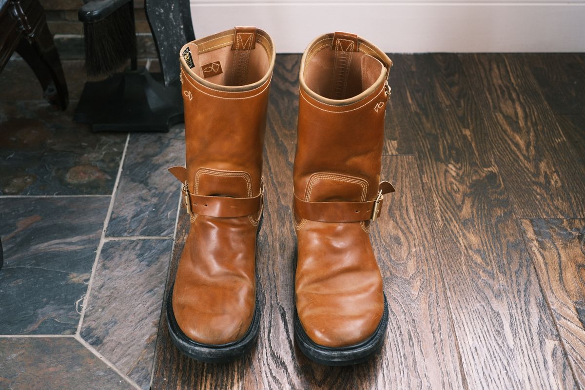 Photo by jononono on January 5, 2024 of the Role Club Engineer Boots in Horween Amaretto Shell Cordovan.