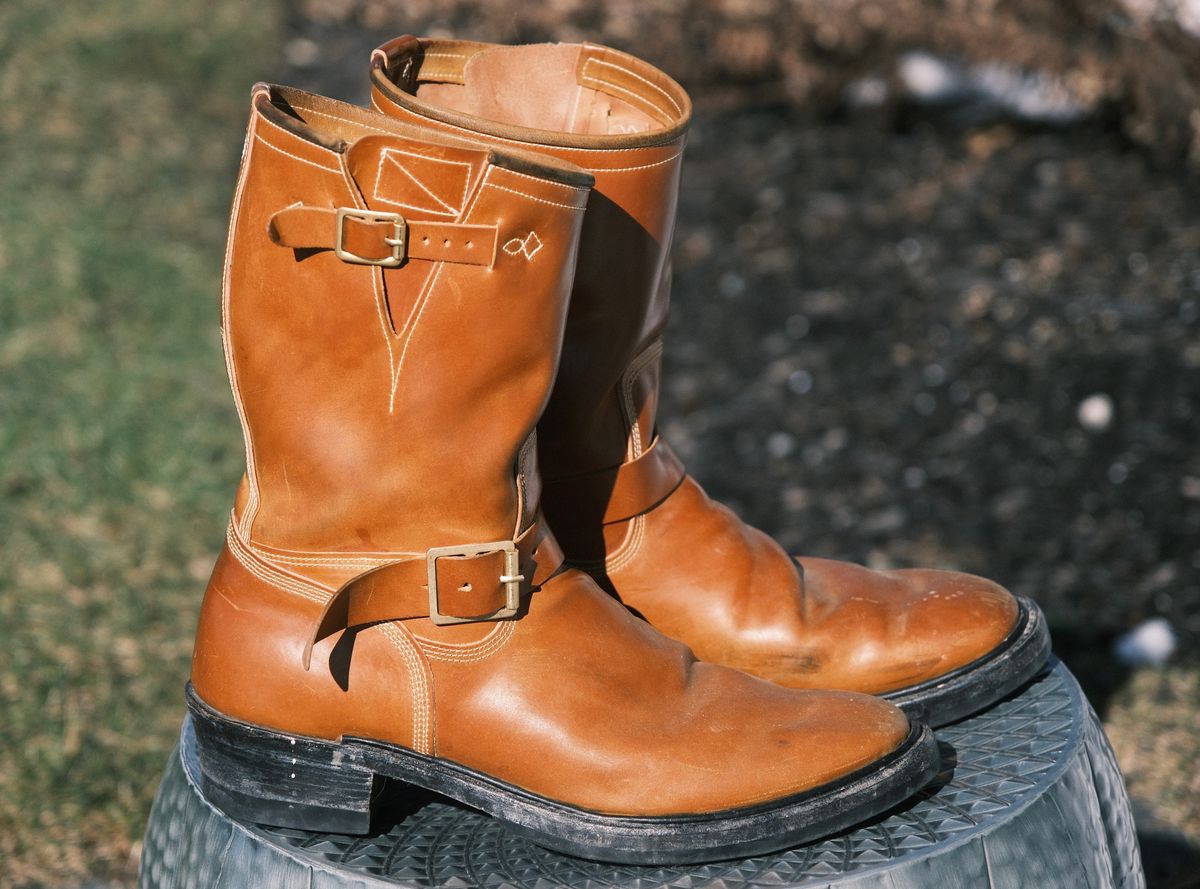 Photo by jononono on February 5, 2024 of the Role Club Engineer Boots in Horween Amaretto Shell Cordovan.