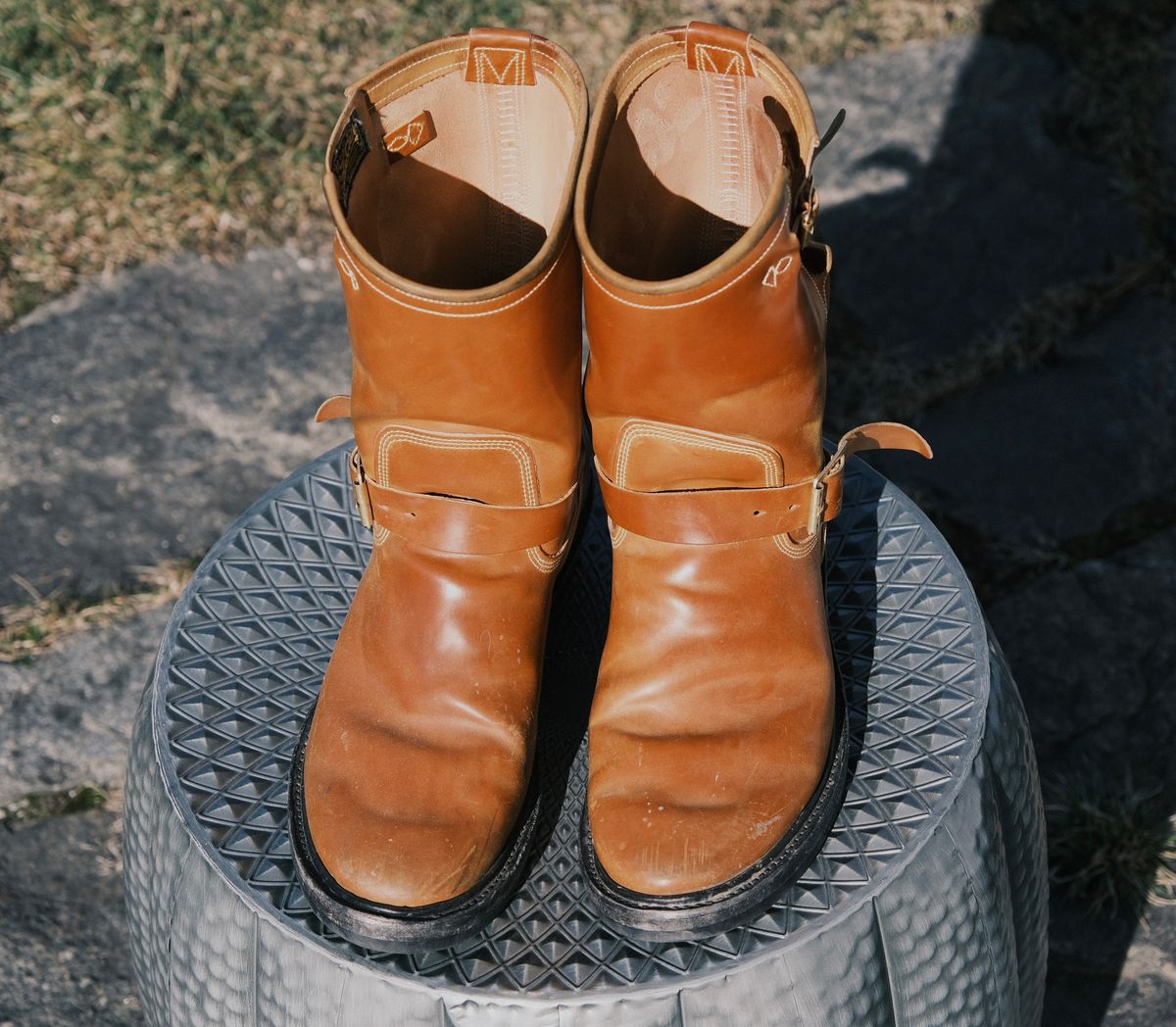 Photo by jononono on February 5, 2024 of the Role Club Engineer Boots in Horween Amaretto Shell Cordovan.