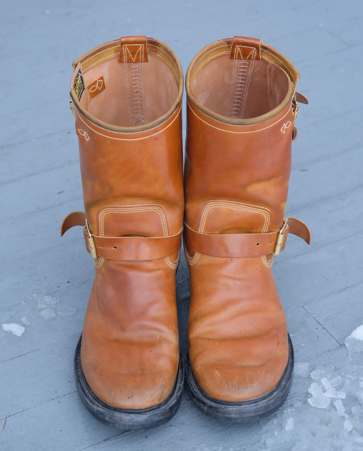 Photo by jononono on April 5, 2024 of the Role Club Engineer Boots in Horween Amaretto Shell Cordovan.