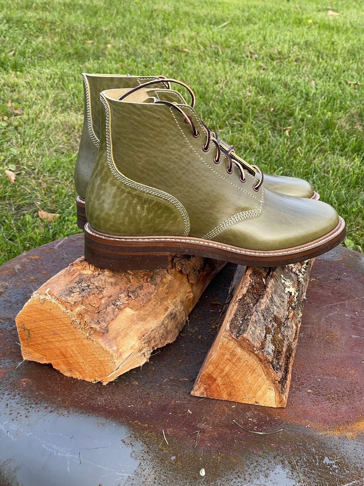 Photo by jononono on October 1, 2022 of the John Lofgren M-43 Service Shoes in Shinki Olive Shrunken Horsebutt.