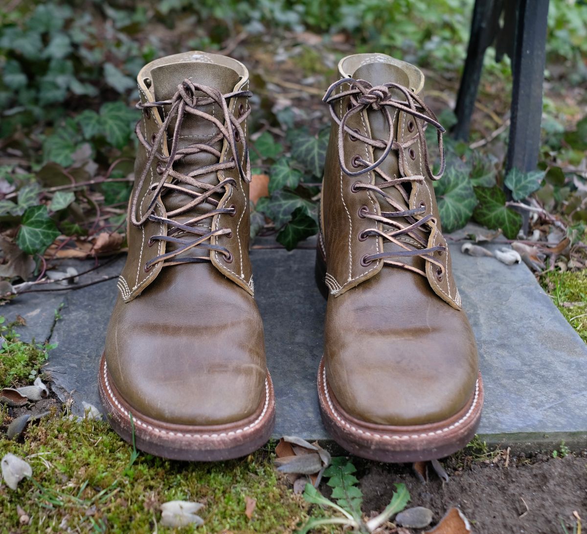 Photo by jononono on April 6, 2023 of the John Lofgren M-43 Service Shoes in Shinki Olive Shrunken Horsebutt.