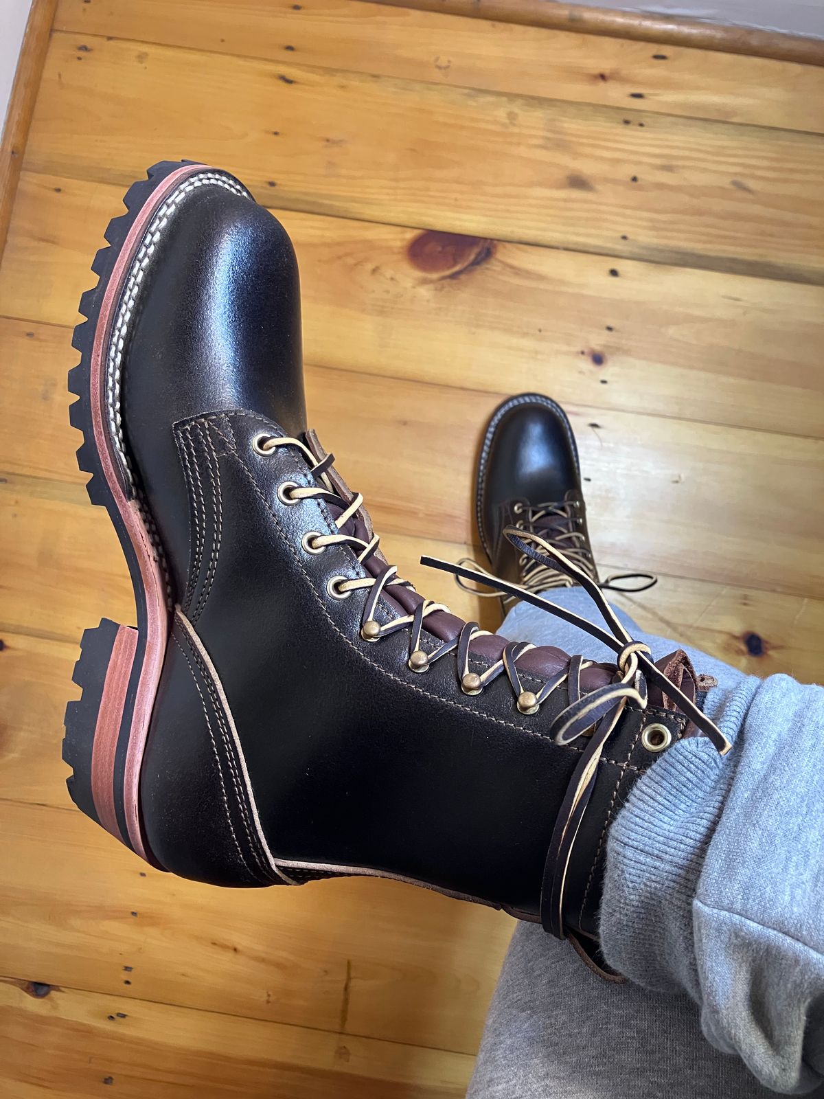 Photo by todd_ted on October 1, 2022 of the Nicks Urban Logger in Horween Brown Waxed Flesh.