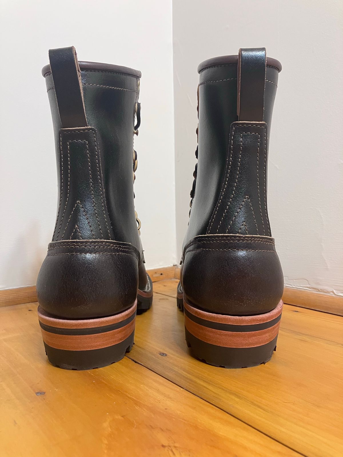 Photo by todd_ted on October 1, 2022 of the Nicks Urban Logger in Horween Brown Waxed Flesh.