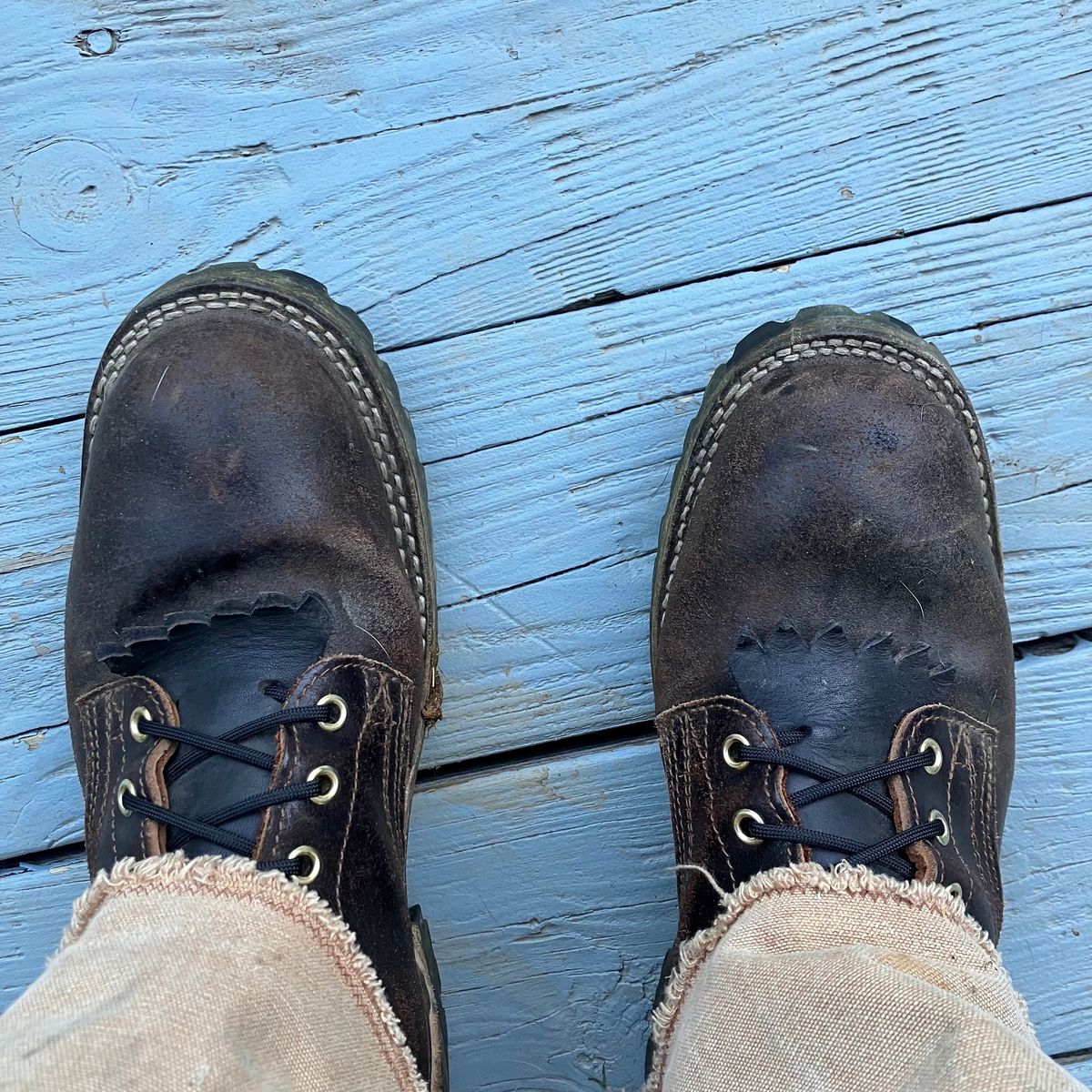 Photo by todd_ted on October 21, 2022 of the Nicks Urban Logger in Horween Brown Waxed Flesh.