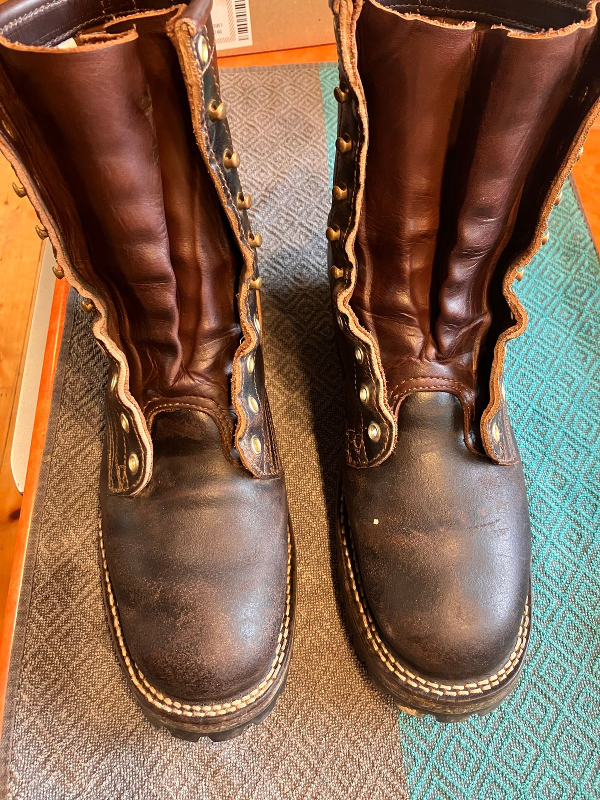 Photo by todd_ted on November 13, 2022 of the Nicks Urban Logger in Horween Brown Waxed Flesh.