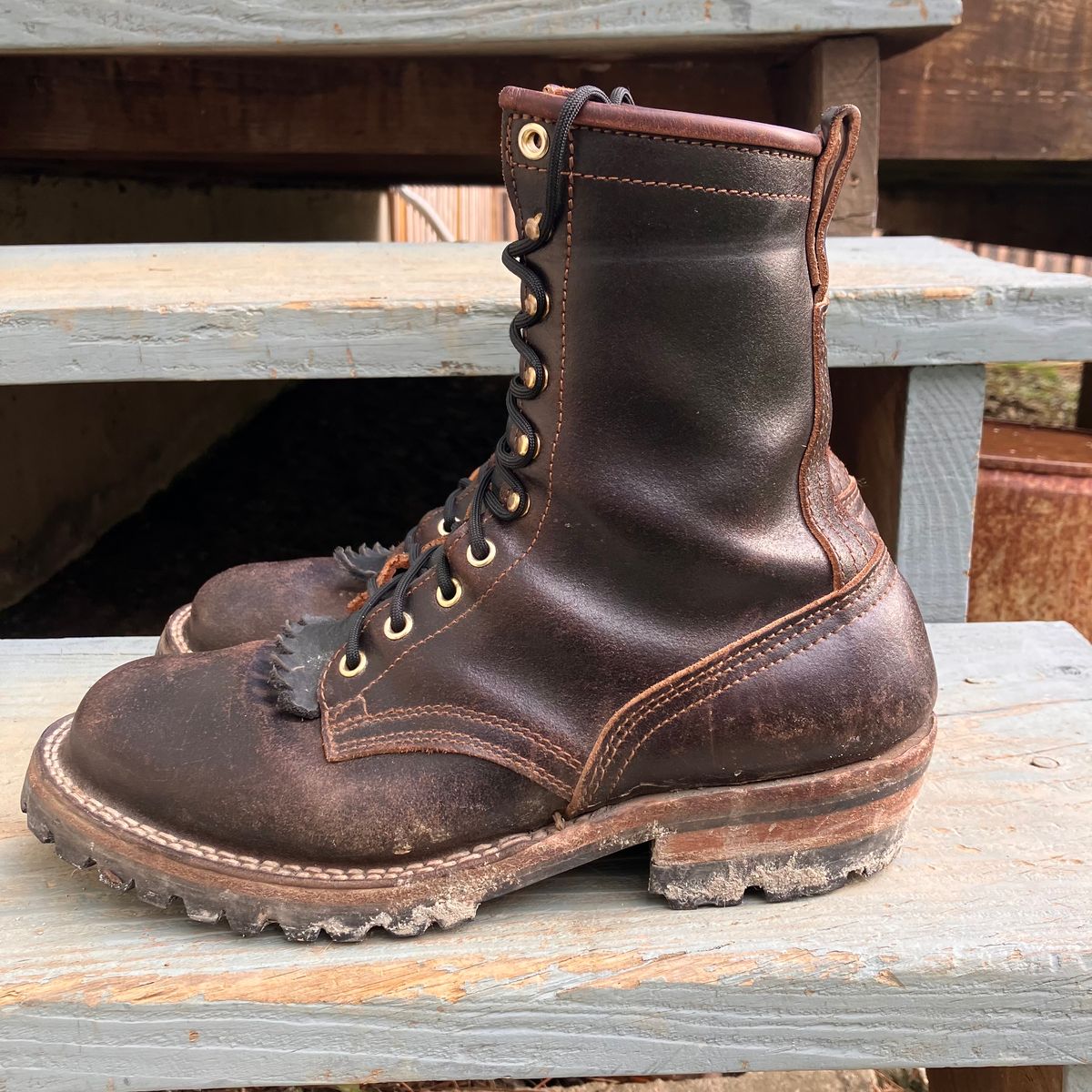 Photo by todd_ted on December 4, 2022 of the Nicks Urban Logger in Horween Brown Waxed Flesh.