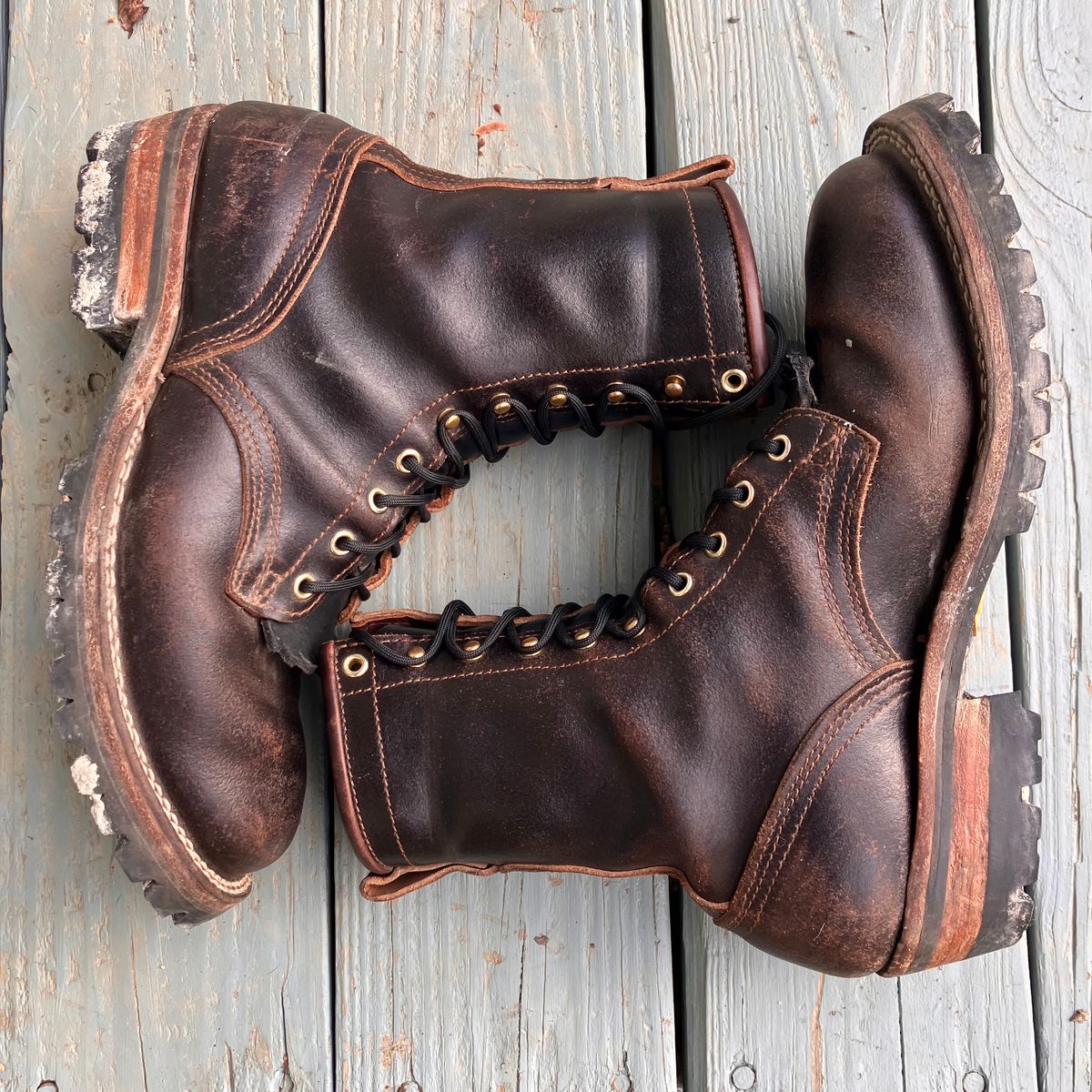 Photo by todd_ted on December 4, 2022 of the Nicks Urban Logger in Horween Brown Waxed Flesh.