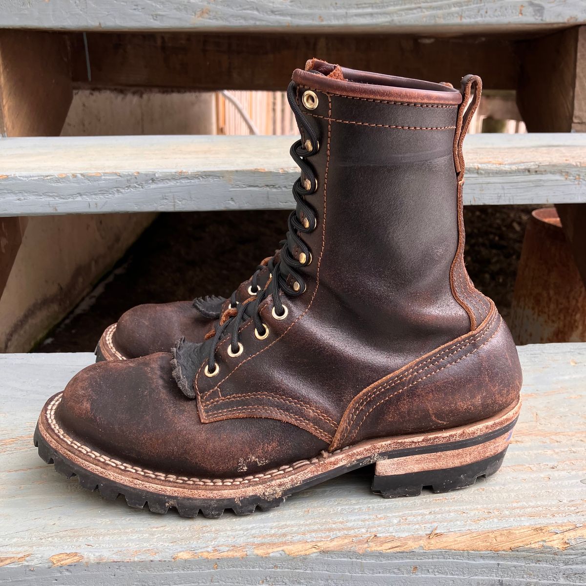Photo by todd_ted on March 2, 2023 of the Nicks Urban Logger in Horween Brown Waxed Flesh.