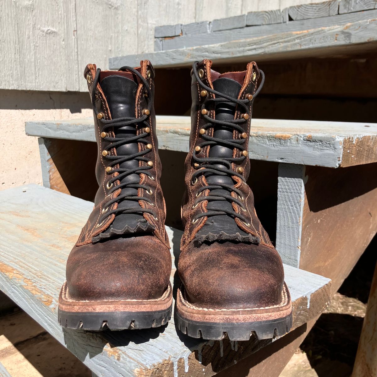 Photo by todd_ted on April 2, 2023 of the Nicks Urban Logger in Horween Brown Waxed Flesh.