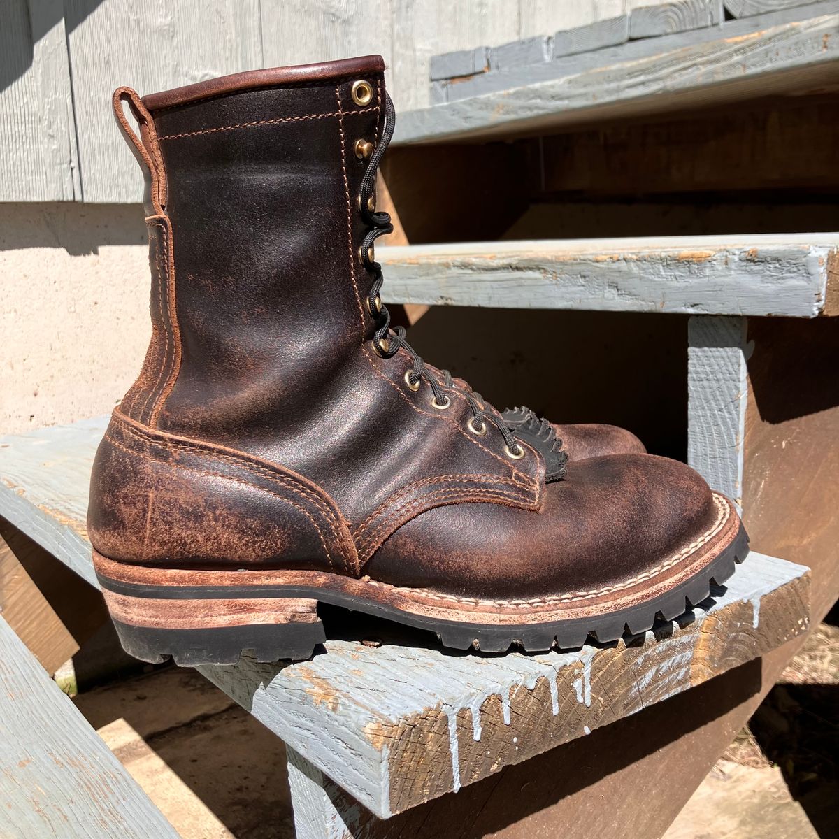 Photo by todd_ted on April 2, 2023 of the Nicks Urban Logger in Horween Brown Waxed Flesh.