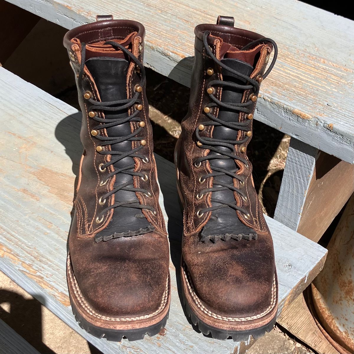 Photo by todd_ted on April 2, 2023 of the Nicks Urban Logger in Horween Brown Waxed Flesh.