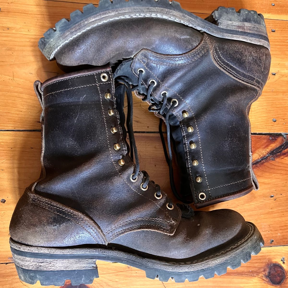 Photo by todd_ted on April 18, 2023 of the Nicks Urban Logger in Horween Brown Waxed Flesh.