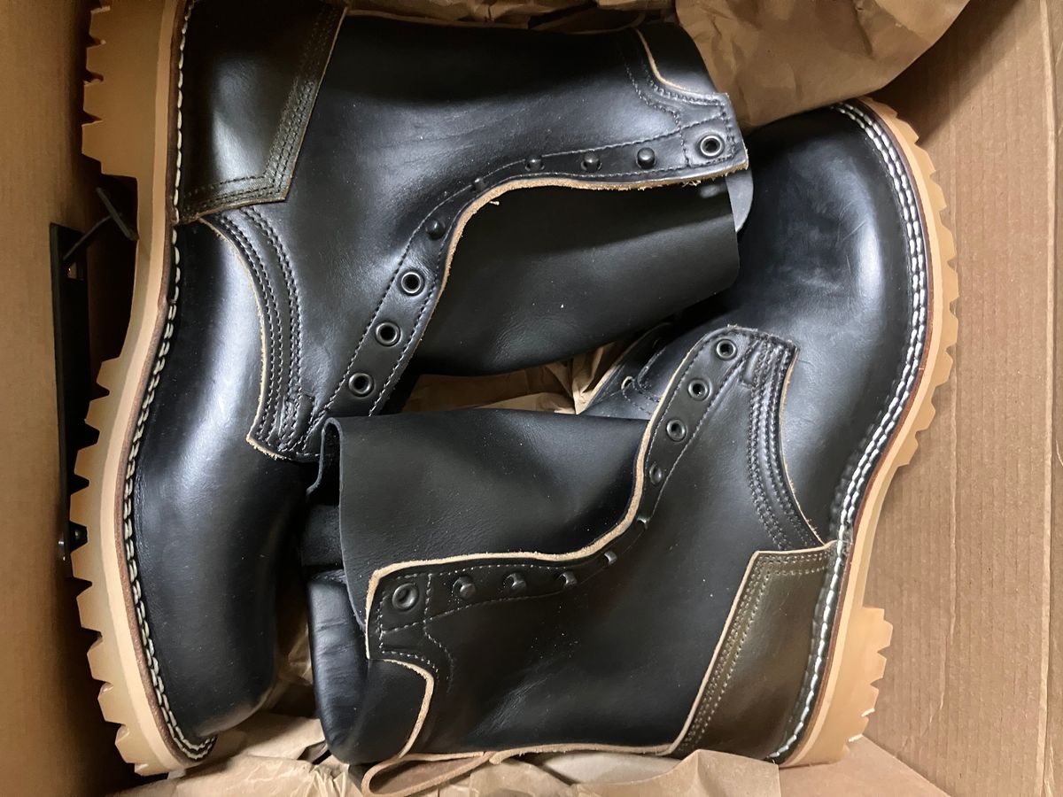 Photo by todd_ted on June 2, 2025 of the Nicks Civilian in Horween Black Chromexcel & Horween Greener Pastures Waxed Flesh.