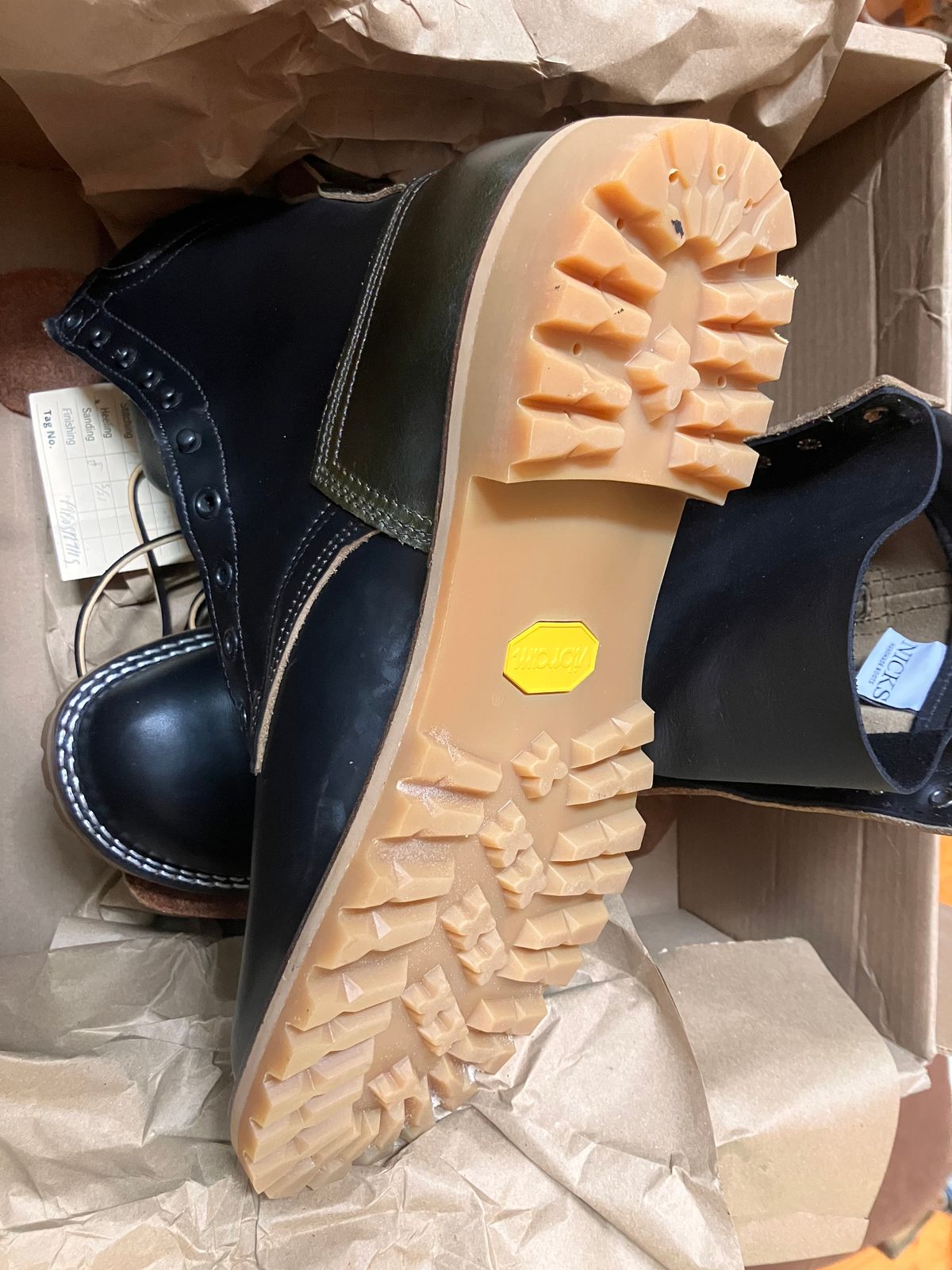 Photo by todd_ted on June 2, 2025 of the Nicks Civilian in Horween Black Chromexcel & Horween Greener Pastures Waxed Flesh.