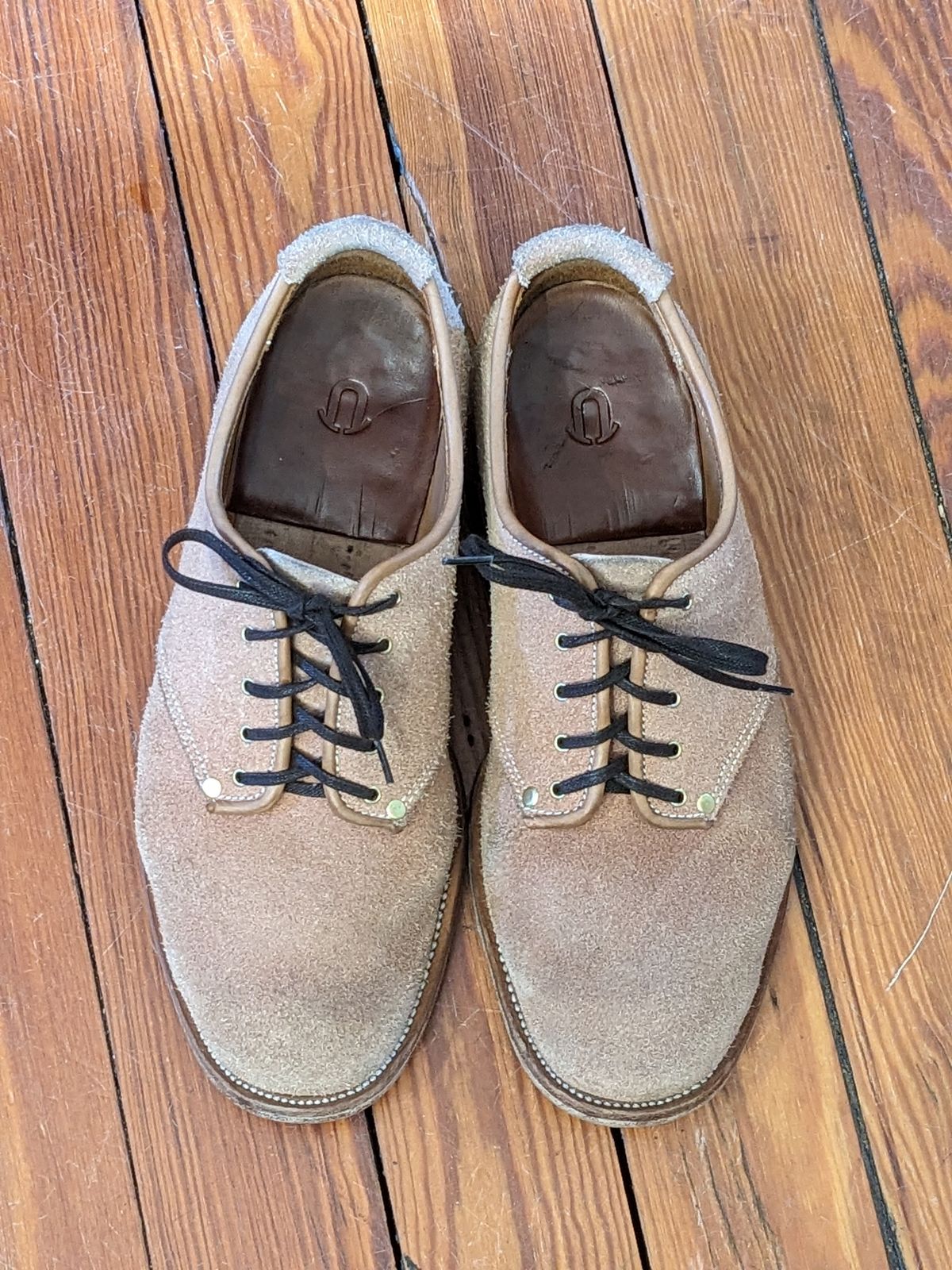 Photo by LarryStyles on November 1, 2023 of the Unsung Prototype Service Shoes in Wickett & Craig Natural Latigo Roughout.