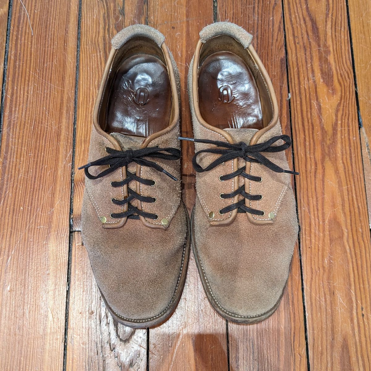 Photo by LarryStyles on January 3, 2024 of the Unsung Prototype Service Shoes in Wickett & Craig Natural Latigo Roughout.