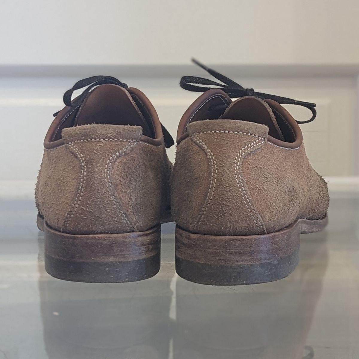 Photo by LarryStyles on February 2, 2024 of the Unsung Prototype Service Shoes in Wickett & Craig Natural Latigo Roughout.