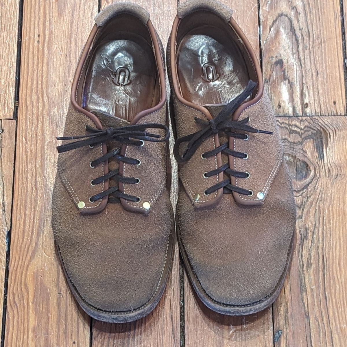 Photo by LarryStyles on February 2, 2024 of the Unsung Prototype Service Shoes in Wickett & Craig Natural Latigo Roughout.