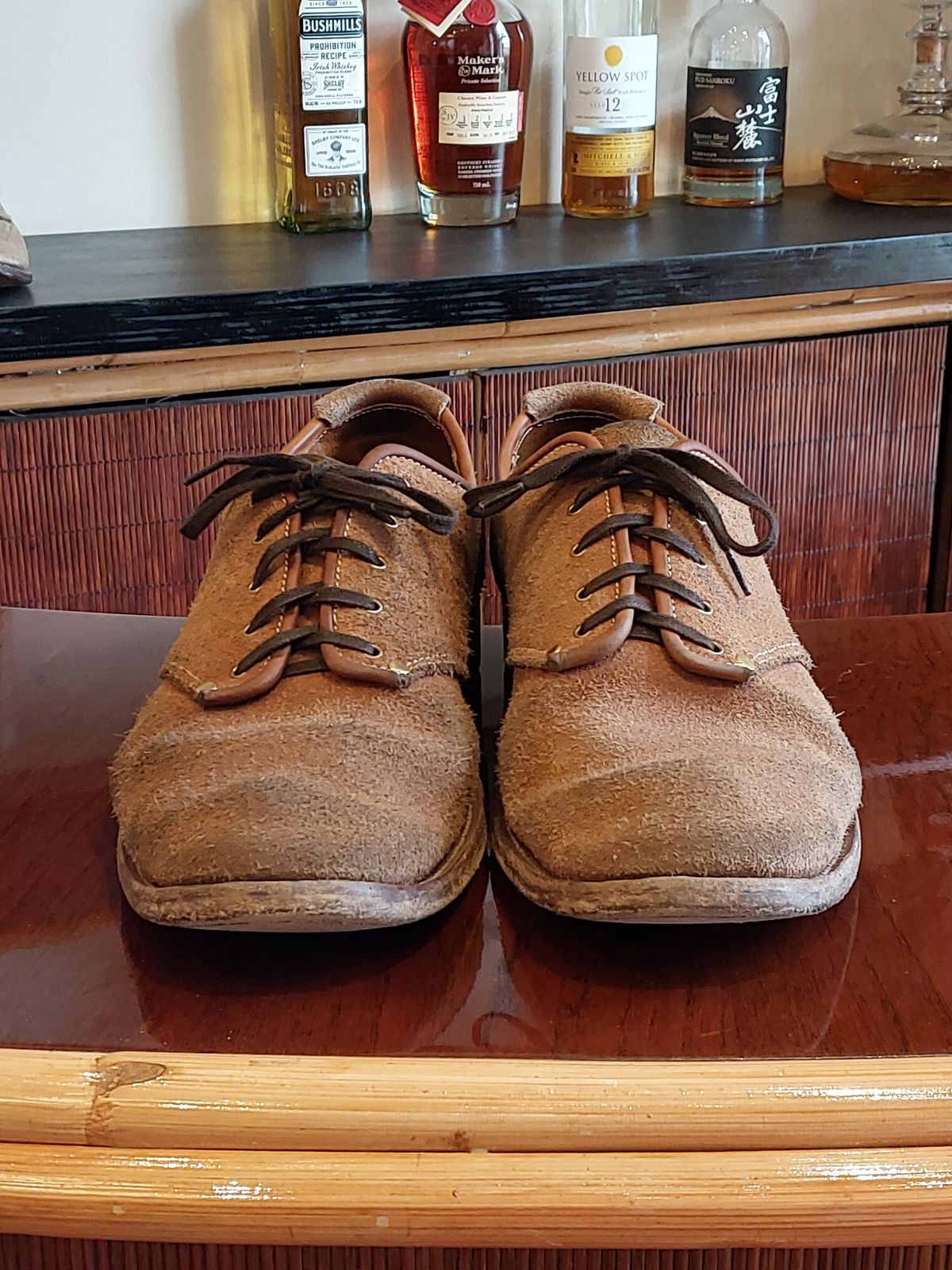 Photo by LarryStyles on April 3, 2024 of the Unsung Prototype Service Shoes in Wickett & Craig Natural Latigo Roughout.