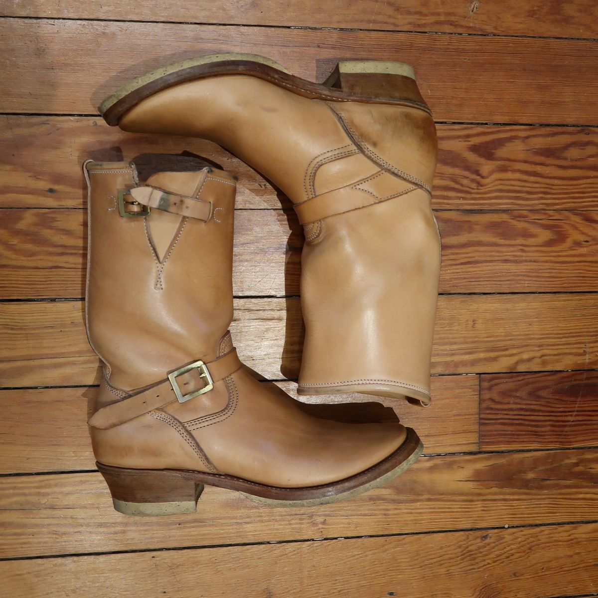 Photo by LarryStyles on January 3, 2023 of the Unsung U 22-2 Engineer Boot in Unlisted Leather.