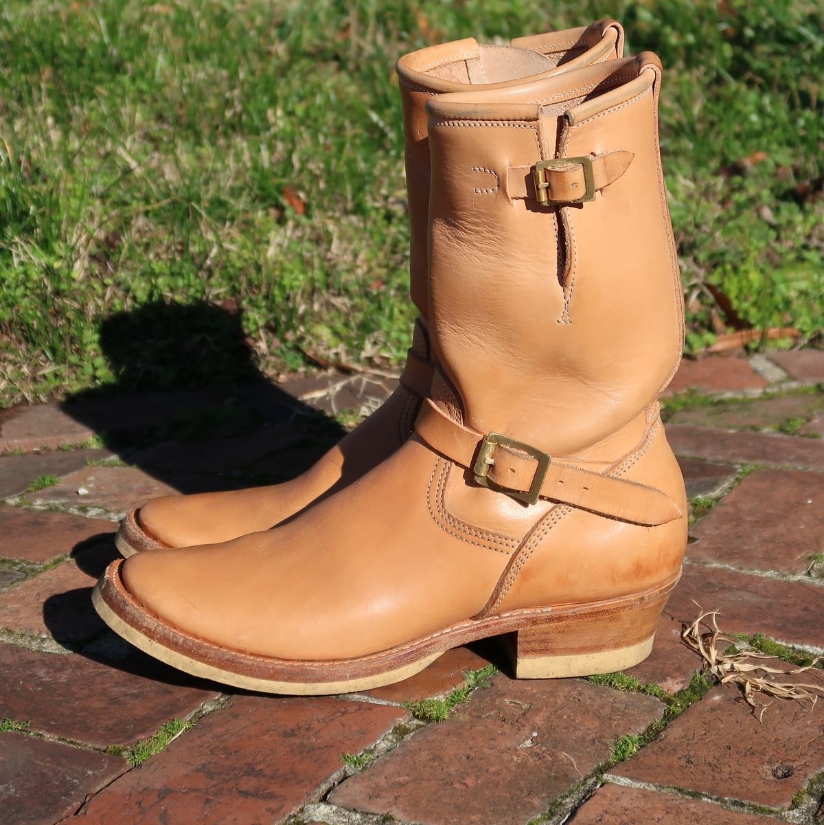 Photo by LarryStyles on February 3, 2023 of the Unsung U 22-2 Engineer Boot in Unlisted Leather.