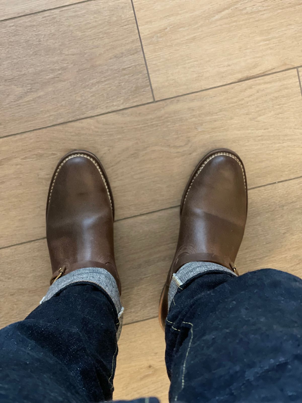 Photo by boot_jay_ on September 16, 2022 of the Viberg Engineer in Horween Natural Waxed Flesh.