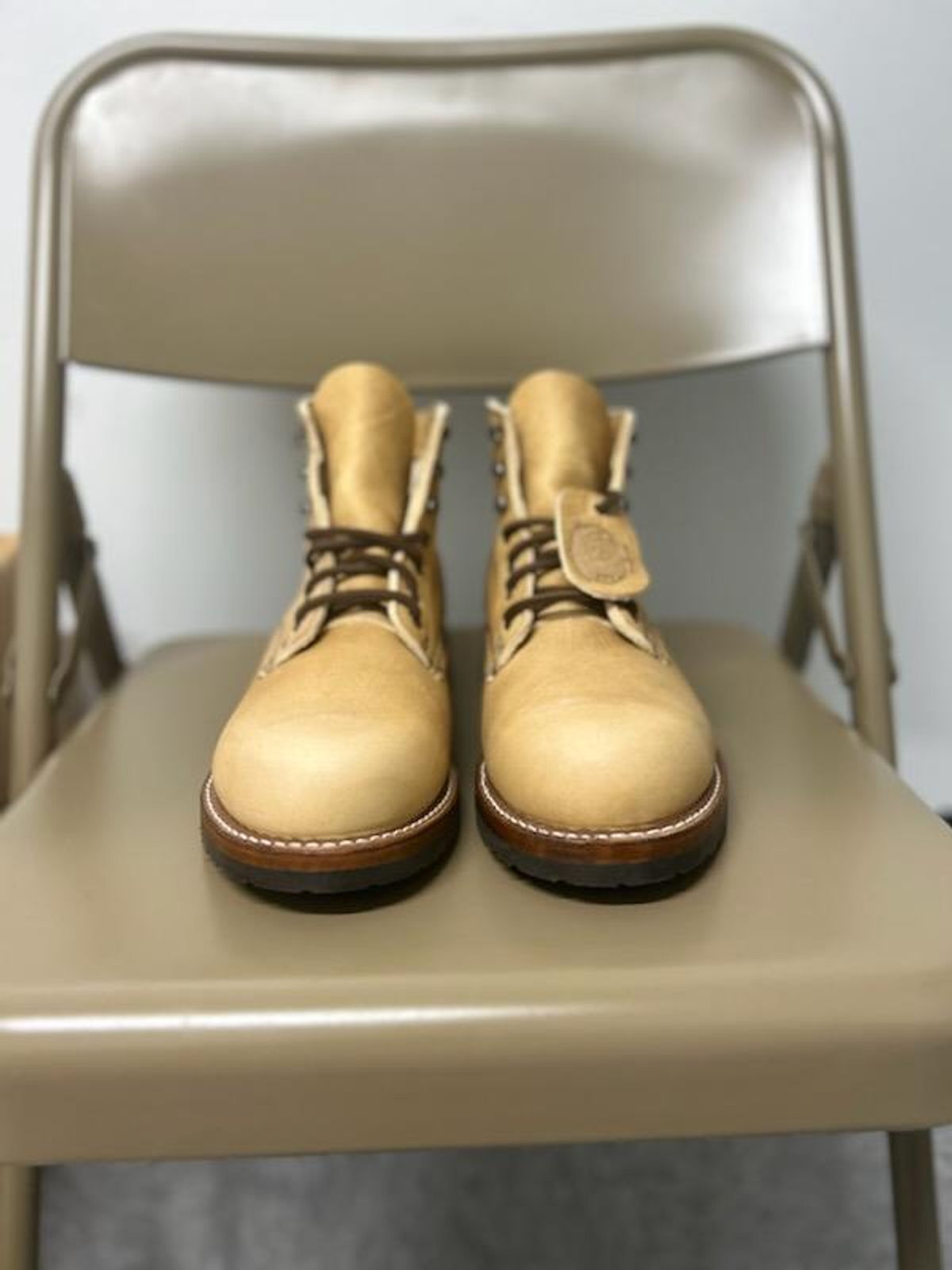 Photo by J.Seven on October 11, 2023 of the Wolverine 1000 Mile Evans Boot in Horween Olive Tanned.