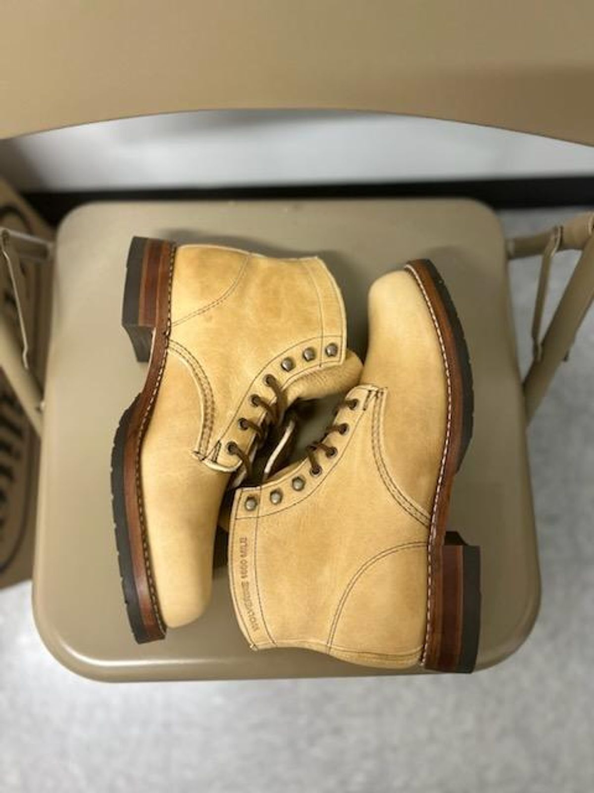 Photo by J.Seven on October 11, 2023 of the Wolverine 1000 Mile Evans Boot in Horween Olive Tanned.