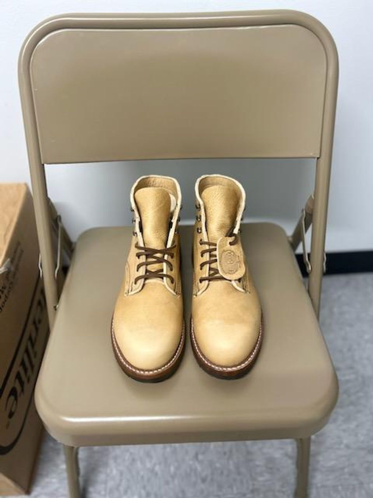 Photo by J.Seven on October 11, 2023 of the Wolverine 1000 Mile Evans Boot in Horween Olive Tanned.