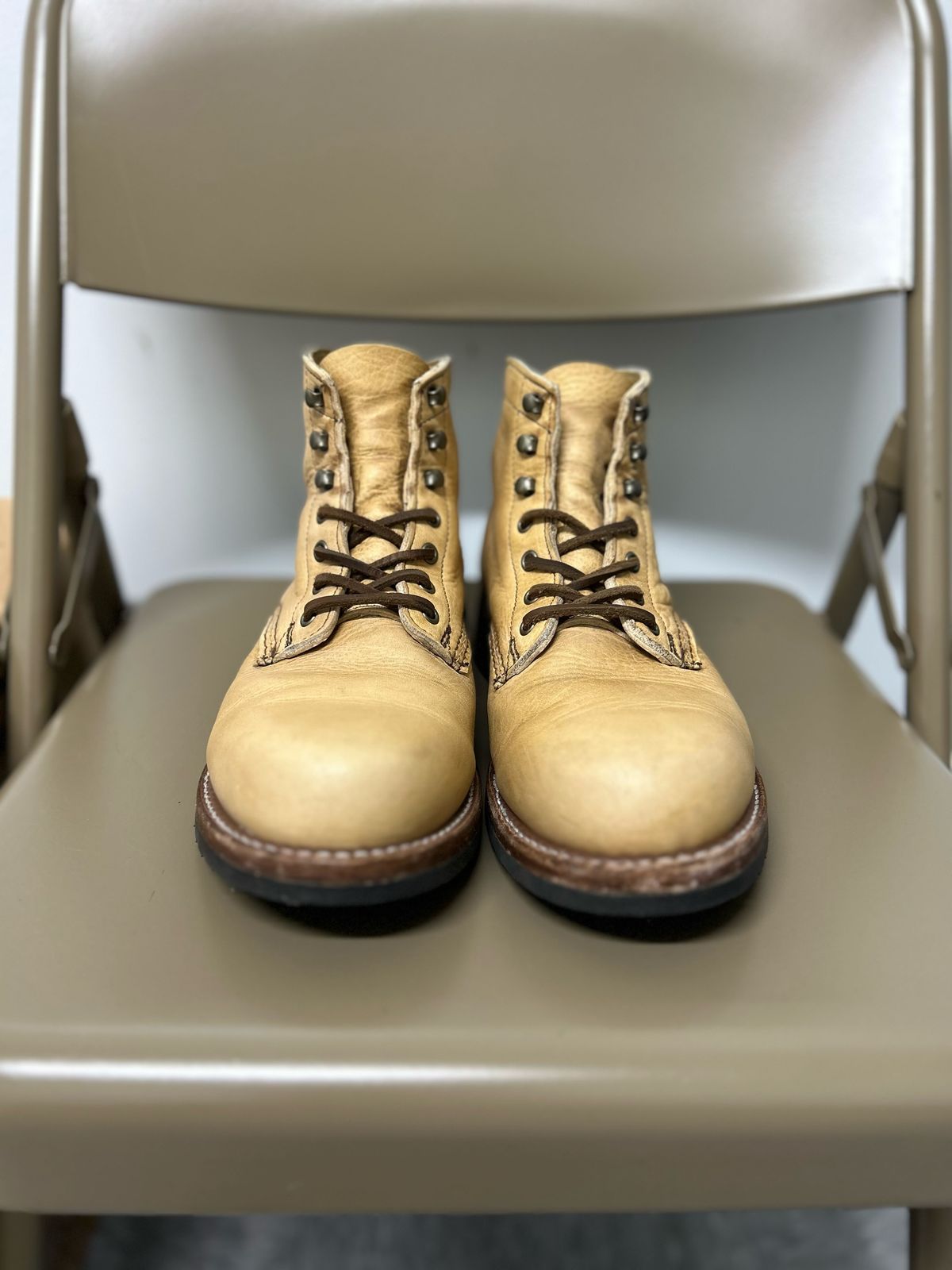 Photo by J.Seven on November 8, 2023 of the Wolverine 1000 Mile Evans Boot in Horween Olive Tanned.