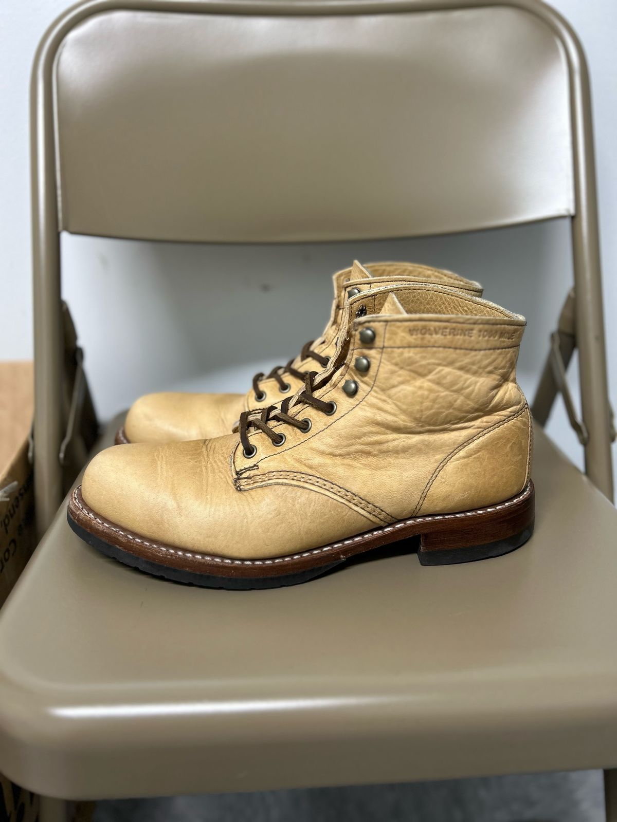 Photo by J.Seven on November 8, 2023 of the Wolverine 1000 Mile Evans Boot in Horween Olive Tanned.