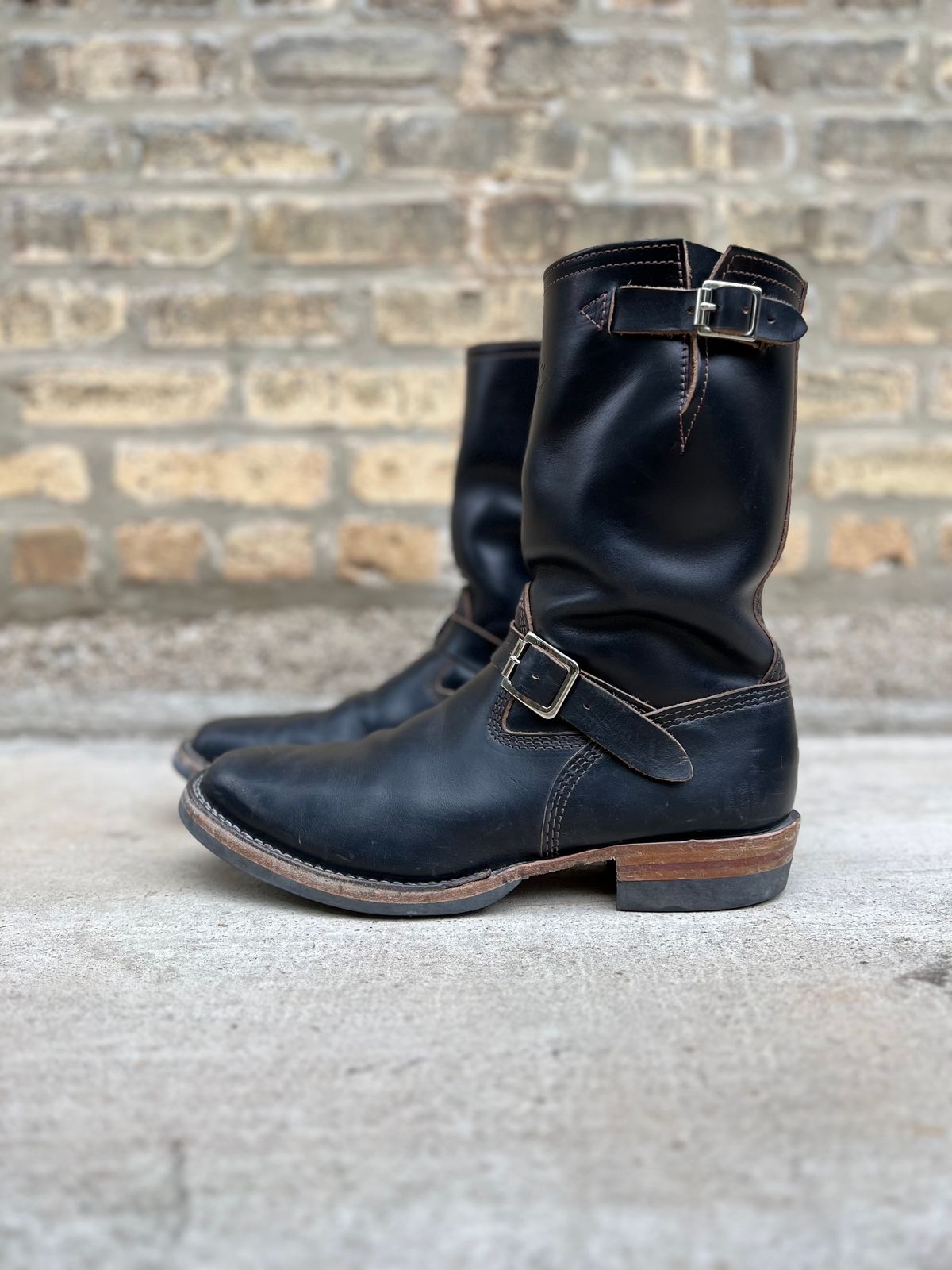 Photo by twigglekitty73 on November 3, 2023 of the Wesco Mister Lou in Horween Black Chromexcel Horsehide.