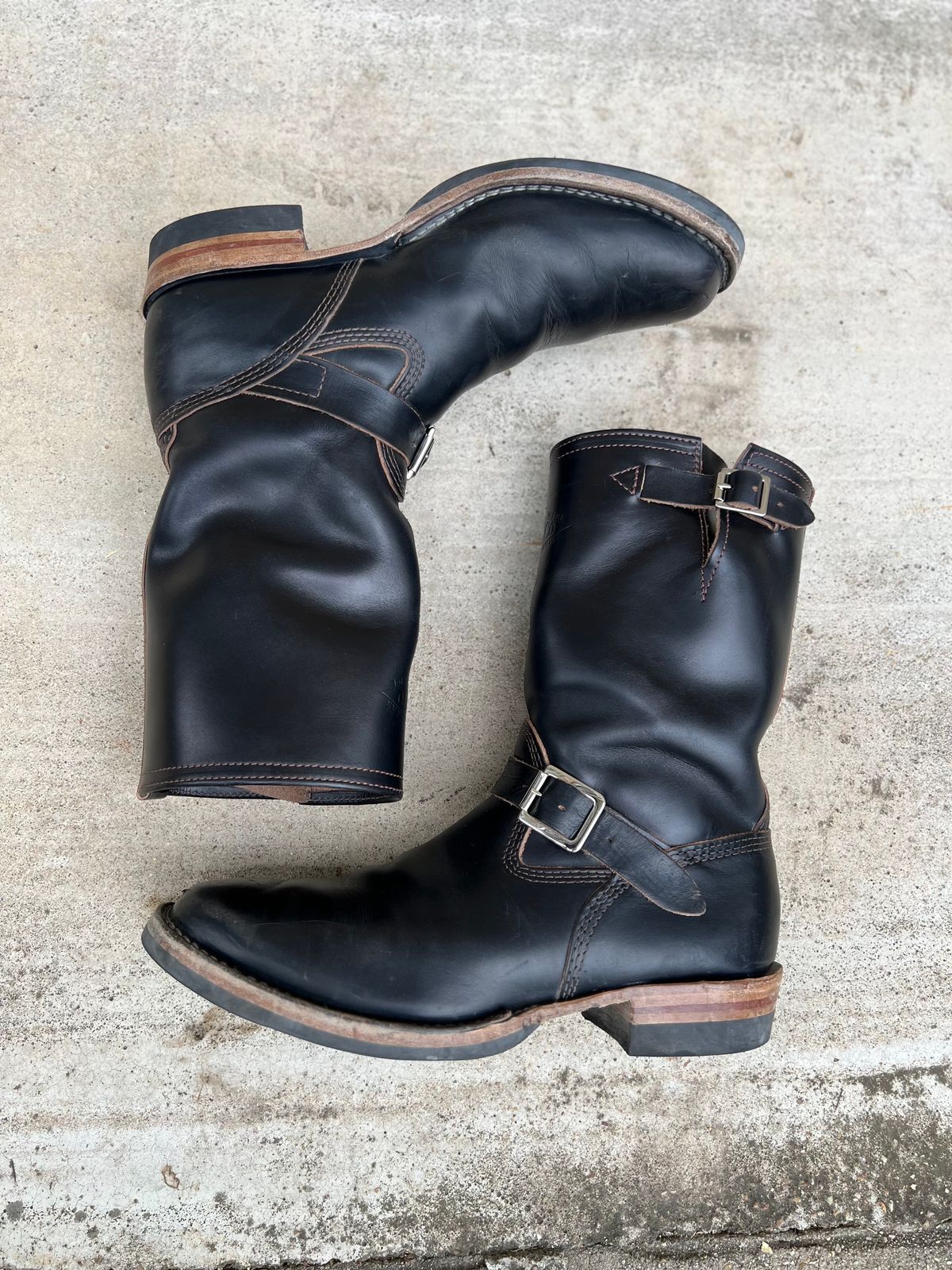 Photo by twigglekitty73 on November 3, 2023 of the Wesco Mister Lou in Horween Black Chromexcel Horsehide.